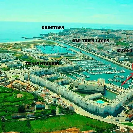 Apartment Town Center Near Marina